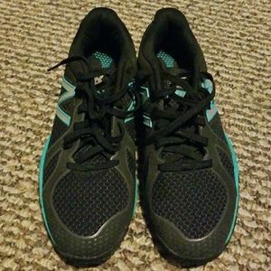 New Balance Tennis Shoes